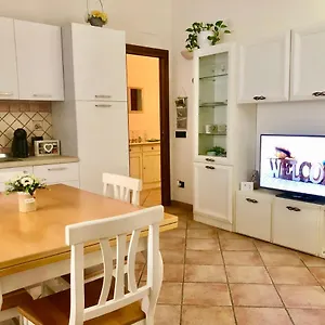 Exclusive Use- Uso Esclusivo - La Maison De Gioel - Entire House - Intera Casa - With Kitchenette - Con Cucinino - With Washing Machine - Con Lavatrice - Free Public Parking In Front Of The House - Parcheggio Pubblico Gratuito Difronte Casa Olbia